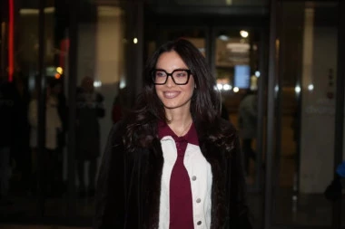 MIRKA VASILJEVIĆ RODILA ČETVORO DECE, A PRAVA JE BOMBA: Glumica otkrila tajnu svoje vitke linije! (FOTO)