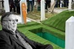 OVDE ĆE BITI SAHRANJEN HALID BEŠLIĆ! Prizor s groblja ledi krv u žilama! (VIDEO)