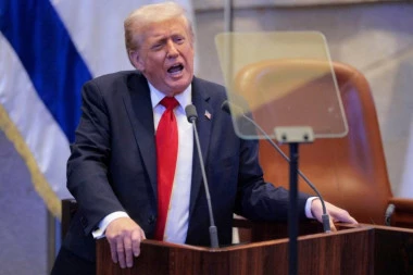 INCIDENT U IZRAELSKOM KNESETU: Prekinut Trampov govor - obezbeđenje smesta reagovalo (VIDEO)