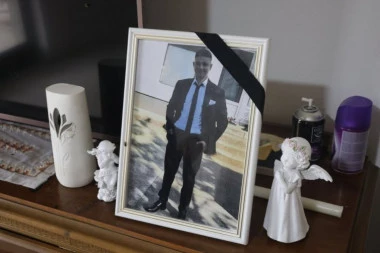 "SAHRANILI SMO MATEJU DAN PRE SESTRINOG ROĐENDANA!" Potresna ispovest oca mladića iz Petrovca na Mlavi koji je poginuo u JEZIVOJ nesreći: Usmrtili su ga pred punoletstvo!