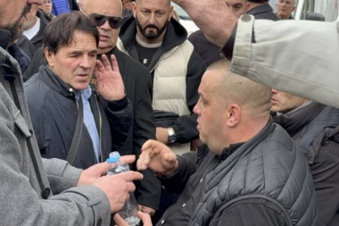 POZLILO SINU HALIDA BEŠLIĆA! Drama nakon sahrane legendarnog pevača, alarmirana Hitna pomoć! (VIDEO)