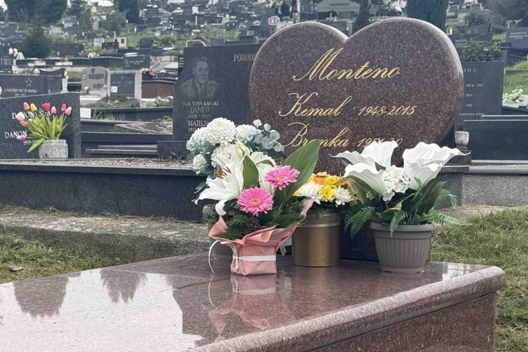 Kemal Monteno grobna kuća