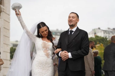 UROŠ ŽIVKOVIĆ OD ZARADE NA SVADBI KUPUJE JAHTU! Zaradio preko 150.000 evra!