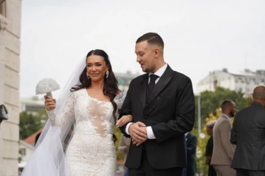 MLADA IMALA NEZGODU NA PUTU KA RESTORANU! Drama na venčanju Uroša Živkovića, U MOMENTU SVE STALO! (VIDEO)