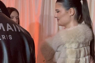 JANA TODOROVIĆ S ĆERKOM KRISTINOM PRVI PUT U JAVNOSTI NAKON DRAME! Odbila intervju, evo kako se ponela!