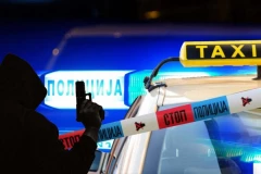 POKUŠAJ UBISTVA TAKSISTE U KRAGUJEVU! Samo jedno pitanje dovelo do jezivog napada - vozač hitno prevezen u bolnicu!