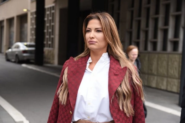 SIN ANE RADULOVIĆ NIJE SA MAJKOM NA BOŽIĆ: Voditeljka "Elite" priznala kakvo je stanje u njenom domu!