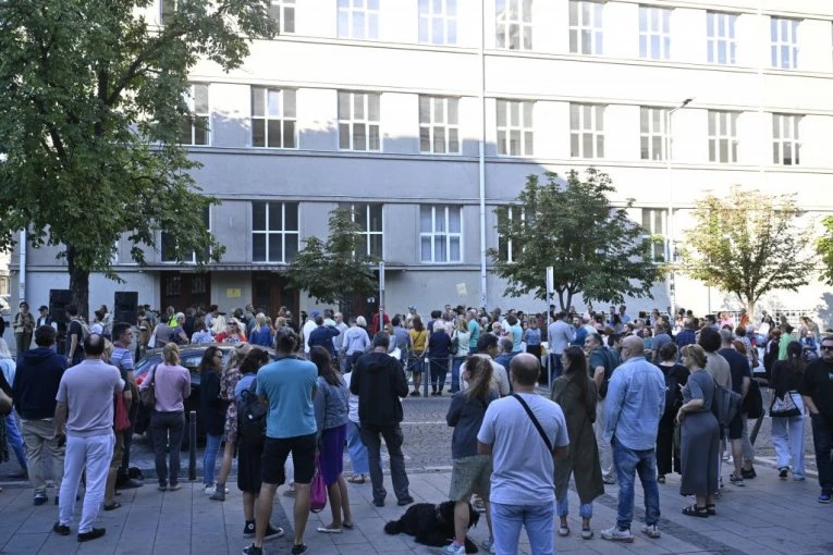 EVO ŠTA SE DEŠAVA SA PETOM BEOGRADSKOM GIMNAZIJOM: Oglasilo se Ministarstvo prosvete!