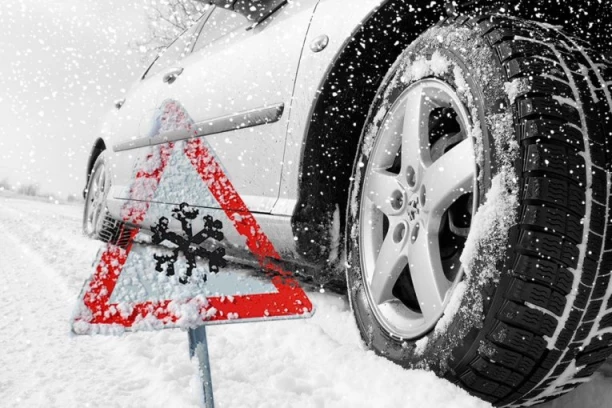 RHMZ IZDAO HITNO UPOZORENJE! Ogromne padavine stižu, sneg već blokirao puteve širom Srbije!