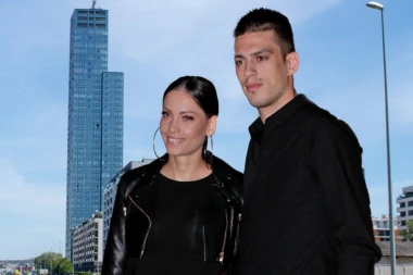 OVAKO IZGLEDA BADNJI DAN U DOMU MIRKE I VUJADINA! Glumica otvorila vrata svoga doma - OVO SU SVI ČEKALI DA VIDE! (FOTO)