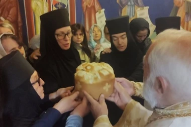 VERNICI IZ CELE SRBIJE SE SABRALI OKO MOŠTIJU SVETOG KIRIJAKA: Evo kako je proslavljen Miholjdan u manastiru Voljavča