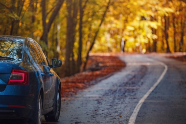 Jesen na putu: Nema mesta iznenađenjima – obezbedite svoje vozilo uz AMS Osiguranje