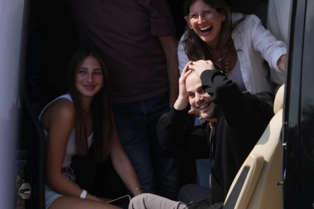 "HVALA SRBIJI!" Majka Alona Ohela podelila sliku sa sinom i prenela njegovu poruku svetu!