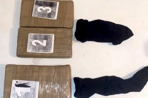 ZAPLENJENI DROGA I ORUŽJE! Hapšenje u Smederevu! (FOTO)