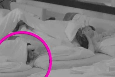 SPREMITE SE, SCENE KAO IZ FILMOVA ZA ODRASLE! Filip Đukić i vatrena plavuša DEMOLIRALI KREVET, OVO SU URADILI PRED SVIMA! (GALERIJA)