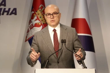 VUČEVIĆ O 17 GODINA SNS: “MALO KO BI IZDRŽAO ŠTA SMO MI PROŠLI!” Zakazao proslavu u Zrenjaninu i poručio da BLOKADERI OPET "NAJAVLJUJU MAJDAN"