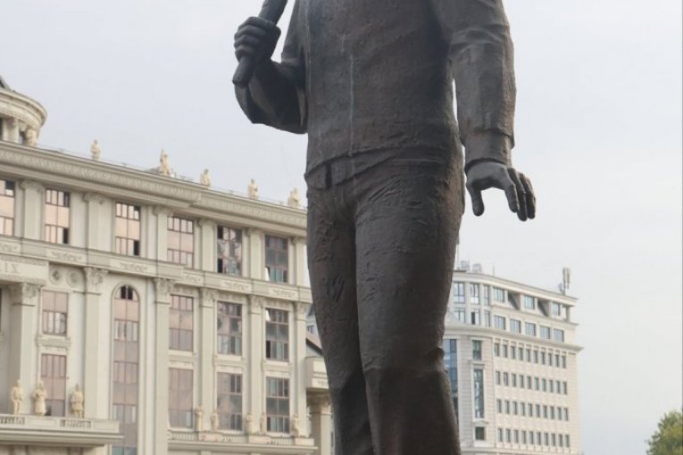 Skulptura Tošeta Proeskog na Mostu umetnosti