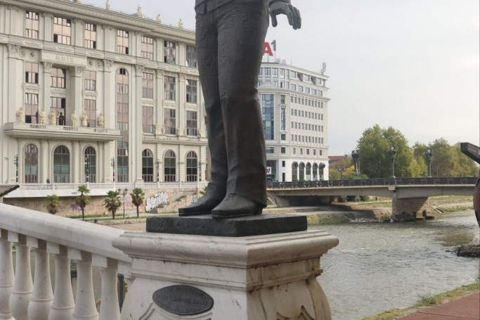 Skulptura Tošeta Proeskog na Mostu umetnosti