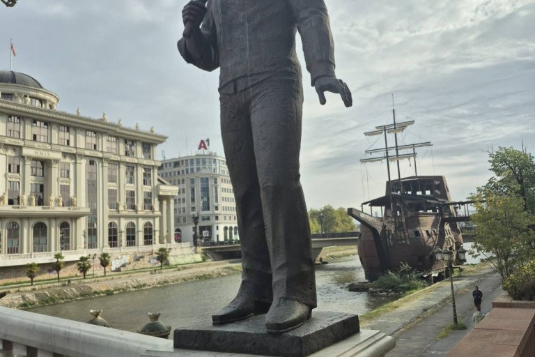 Skulptura Tošeta Proeskog na Mostu umetnosti