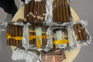 POKUŠAO DA PROKRIJUMČARI PREKO 500 TOMPUSA! Velika zaplena carinika na aerodromu "Nikola Tesla"! (FOTO)