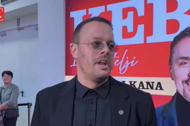 IGOR KOJIĆ UŽIVA NA LUKSUZNOJ JAHTI SA NOVOM DEVOJKOM! Kebin sin zaljubljen do ušiju u lepu brinetu!