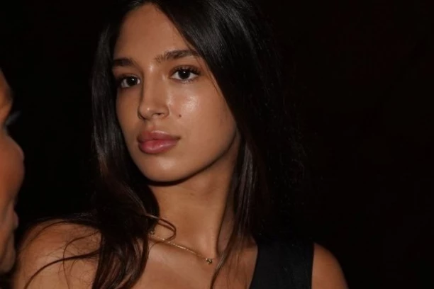 OTKRIVENI SVI DETALJI O KUĆNOM SNIMKU ĐINE DŽINOVIĆ: Pogledajte šta joj se desilo! (VIDEO)