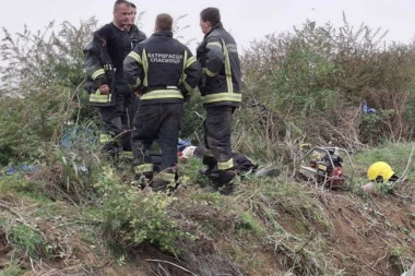 POGINUO MATURANT (18) KOD SREMSKE MITROVICE! Auto pun tinejdžera sleteo s puta i završio na krovu u kanalu!