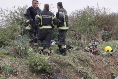 POGINUO MATURANT (18) KOD SREMSKE MITROVICE! Auto pun tinejdžera sleteo s puta i završio na krovu u kanalu!