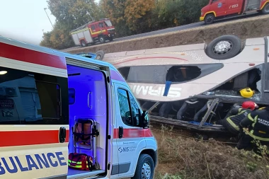 TEŠKO POVREĐENI U OPERACIONOJ SALI! Oglasio se gradonačelnik Sremske Mitrovice: U bolnicu primljeno 20 osoba, JOŠ TRAJE PRIJEM! (FOTO)