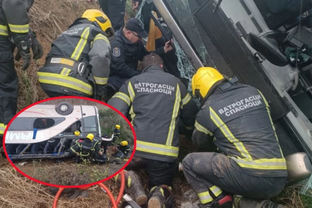 "GLAVOM JE RAZBILA STAKLO I IZLETELA!" Potresna ispovest žene čija je koleginica poginula u prevrtanju autobusa kod Sremske Mitrovice: Mogli smo svi da IZGINEMO!