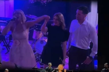 GOCA TRŽAN SE SLOMILA ZBOG ĆERKE LENE! Pevačica nije mogla da zadrži suze, morala da prekine koncert! (VIDEO)