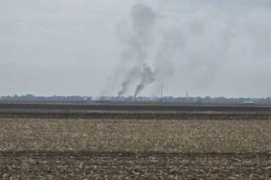VELIKI POŽAR KOD PEĆINACA! Gori deponija, ogroman crni dim vidljiv izdaleka! (FOTO)