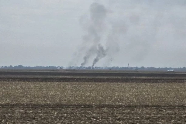 VELIKI POŽAR KOD PEĆINACA! Gori deponija, ogroman crni dim vidljiv izdaleka! (FOTO)