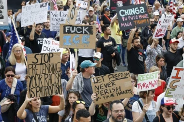 AMERIKA USTALA PROTIV TRAMPA: Neće da im bude "kralj", jedna poruka jako će ga ZABOLETI (FOTO+VIDEO)