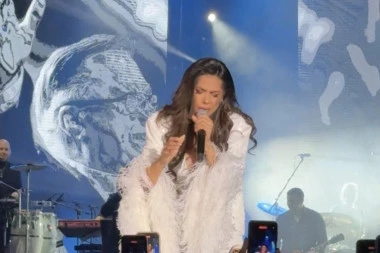 ZAŠTO JE HITNO PREKINUT KONCERT TANJE SAVIĆ?! Pevačica BRUTALNO napadnuta, pojavio se PONIŽAVAJUĆI snimak! (VIDEO)