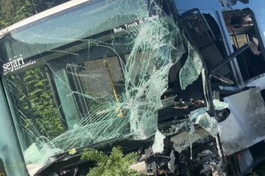AUTOBUS PAO U PROVALIJU, POGINULO NAJMANJE 37 PUTNIKA! Užas na putu, hitna pomoć i policija na licu mesta