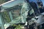 AUTOBUS PAO U PROVALIJU, POGINULO NAJMANJE 37 PUTNIKA! Užas na putu, hitna pomoć i policija na licu mesta
