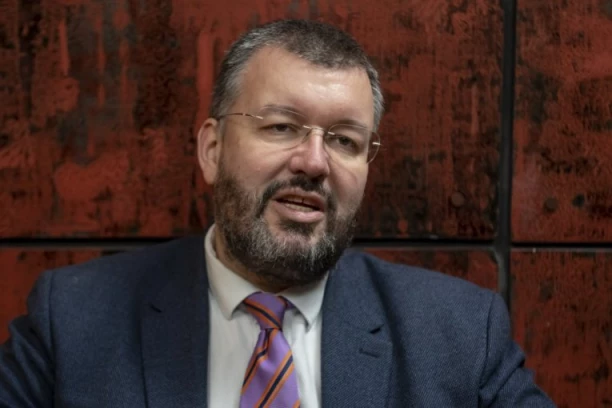"DA VIDIMO TAJ PROGRAM, DA VIDIMO TU DEMOKRATIJU" Čedomir Antić prokomentarisao rezultate izbora u Srbiji