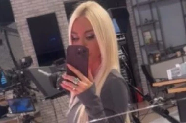 NAJZGODNIJA VODITELJKA PINKA SE SNIMALA PA SPUSTILA RUKE DOLE! Vreli snimak zapalio mreže - OVO GLEDATE NA SOPSTEVNU ODGOVORNOST!