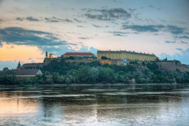 ULICA MILORADA MANDIĆA MANDE U PETROVARADINU MENJA NAZIV! Poneće ime devojke stradale u požaru u kafiću "Laundž"!