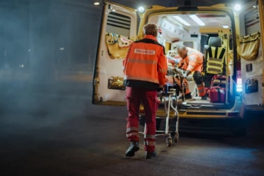 PAO PLAFON U DEČJOJ BOLNICI! Evakuisano više od 40 mališana, užas na licu mesta