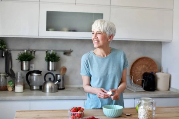 Hrana koja ČUVA MOZAK: 5 namirnica koje pomažu pamćenju i sprečavaju pojavu DEMENCIJE