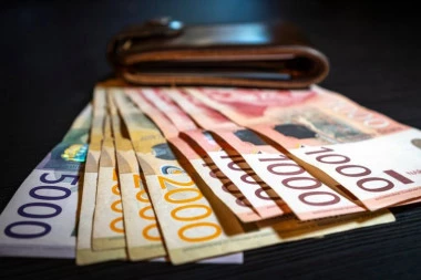 EVO KOLIKO DANAS IZNOSI 1 EVRO: Desila se promena na kursnoj listi