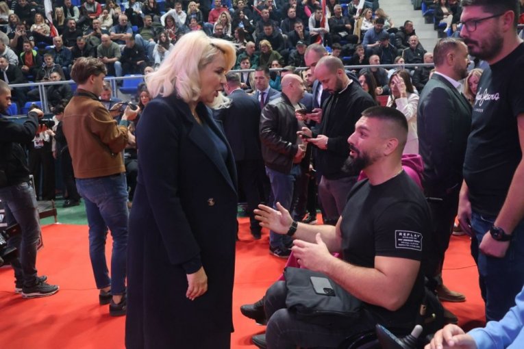 Rođendanska proslava SNS