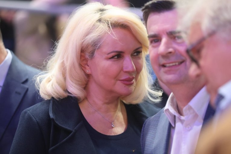 Rođendanska proslava SNS