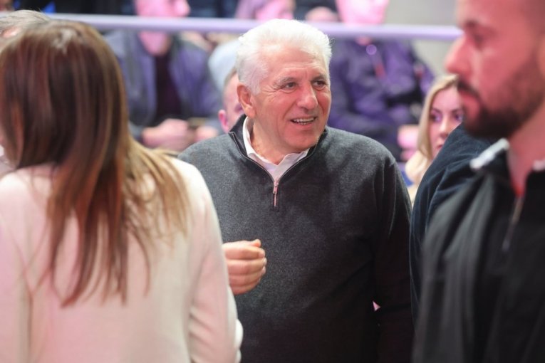 Rođendanska proslava SNS