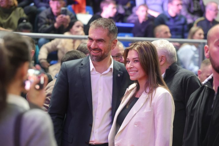 Rođendanska proslava SNS