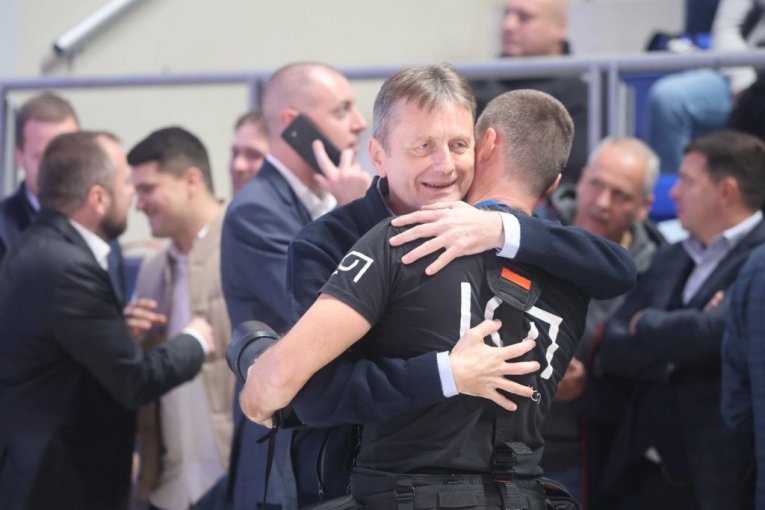 Rođendanska proslava SNS