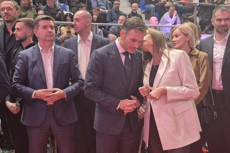 Rođendanska proslava SNS