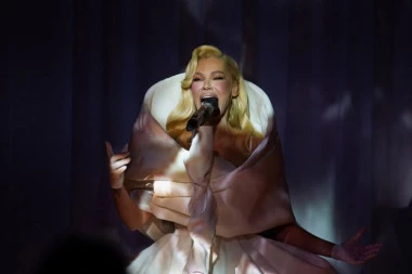 NATAŠU BEKVALAC IZLJUBIO ZGODAN FRAJER! Oglasio se nakon VRELE SCENE: Da mi je to neko rekao, kad sam bio klinac...